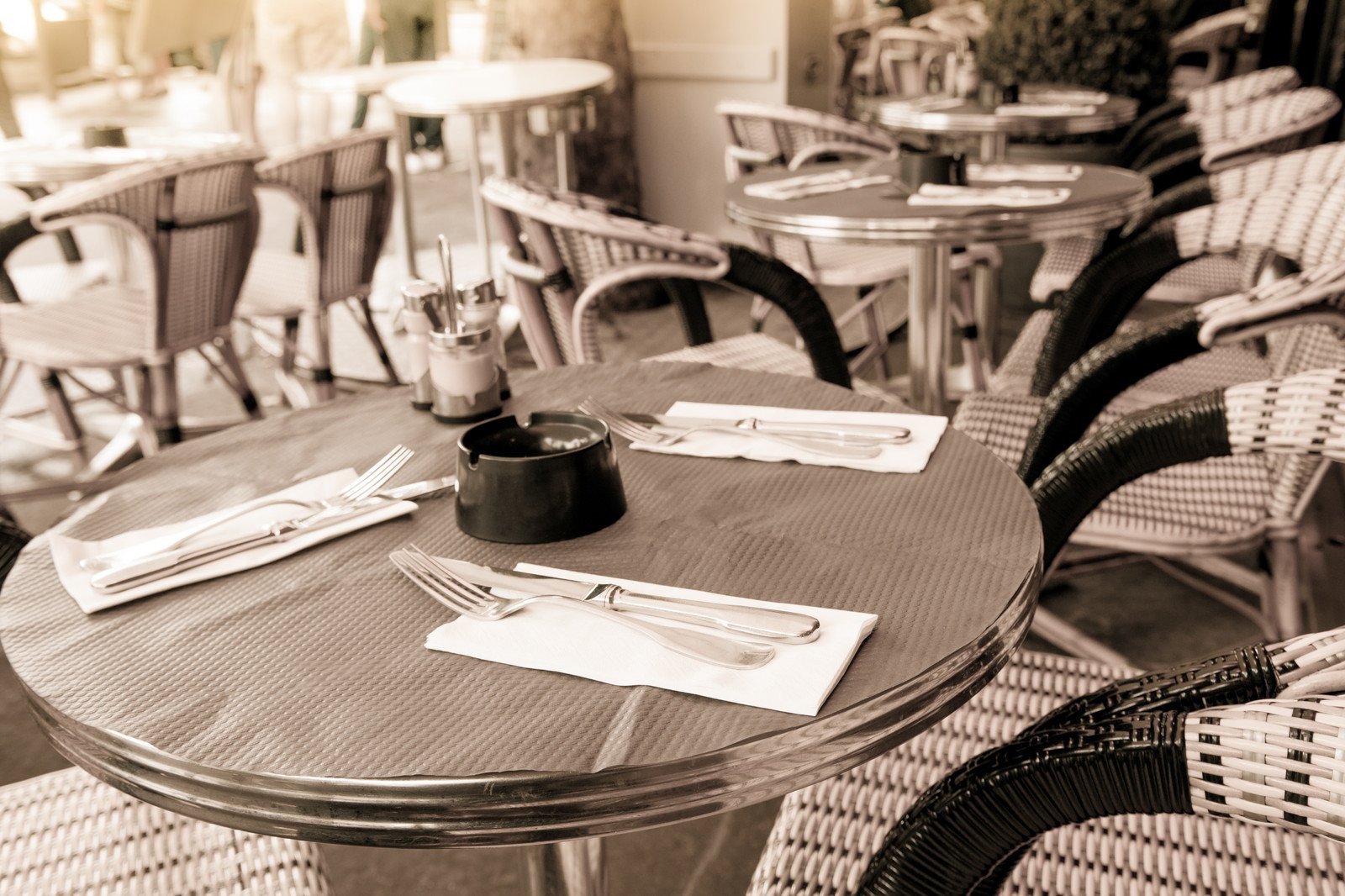 Top 5 Favorite Places to Enjoy Outdoor Dining in Paris