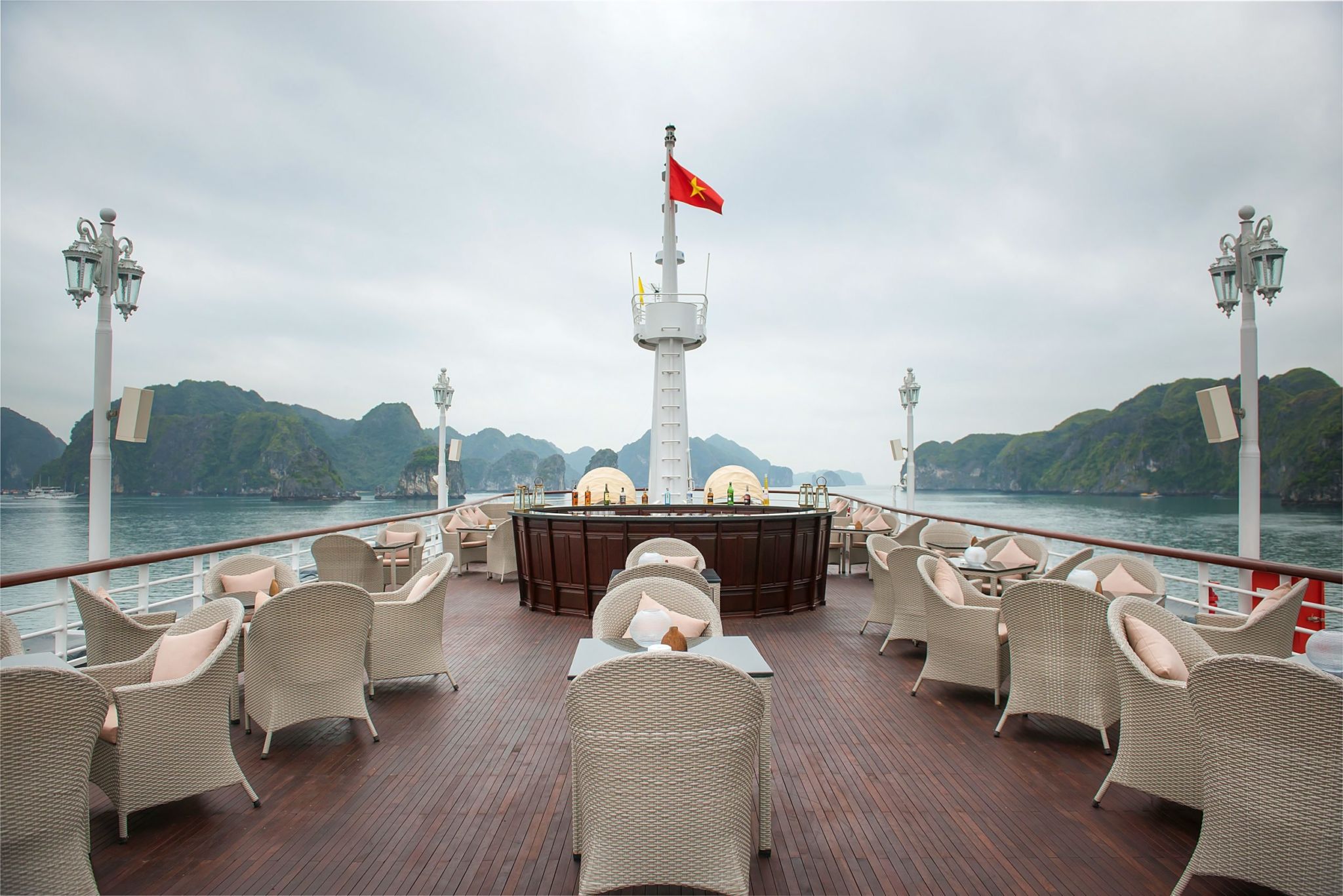 LuxeGetaways - Luxury Travel - Luxury Travel Magazine - Luxe Getaways - Luxury Lifestyle - Paradise Elegance Vietnam - River Cruise - Sundeck