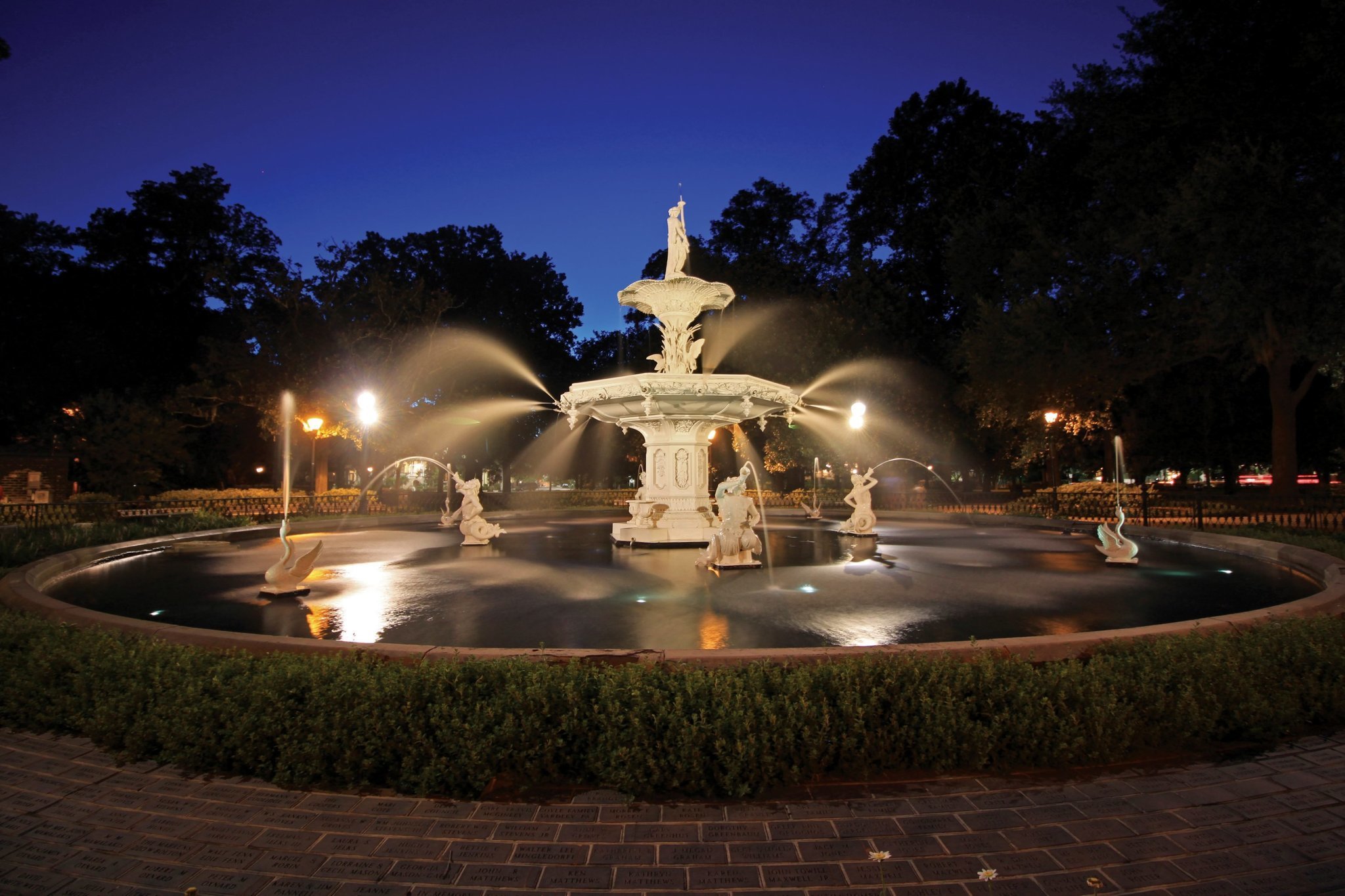 LuxeGetaways - Luxury Travel - Luxury Travel Magazine - Savannah Tourism - Fountain