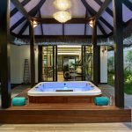 LuxeGetaways_Jumeirah-Vittaveli_Royal-Residence_hot-tub