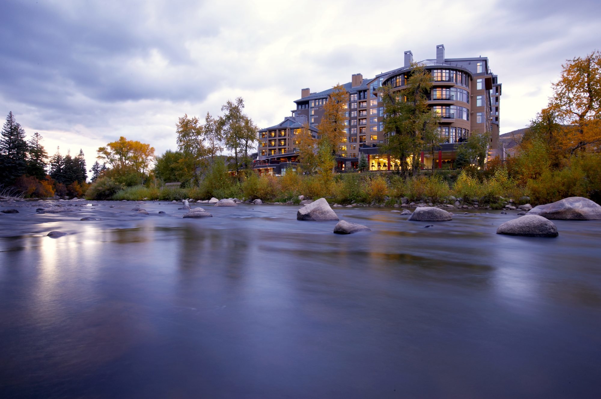 LuxeGetaways_Westin-Riverfront-Resort-Spa_Beaver-Creek-Mountain_river-fall