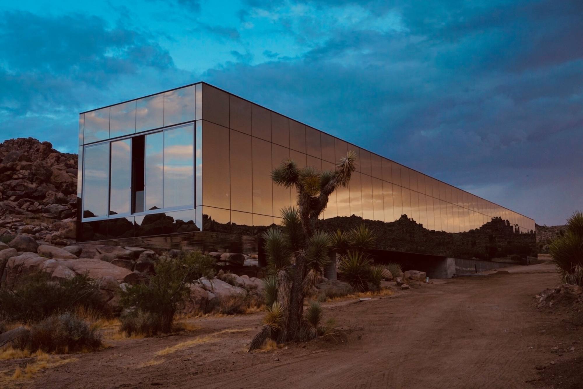 Take A Peek Inside The Invisible House In Joshua Tree