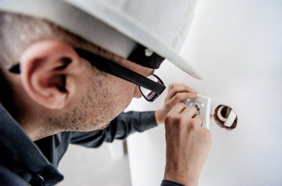 Upgraded Electrical Systems are Helping the Boating Industry Save Money