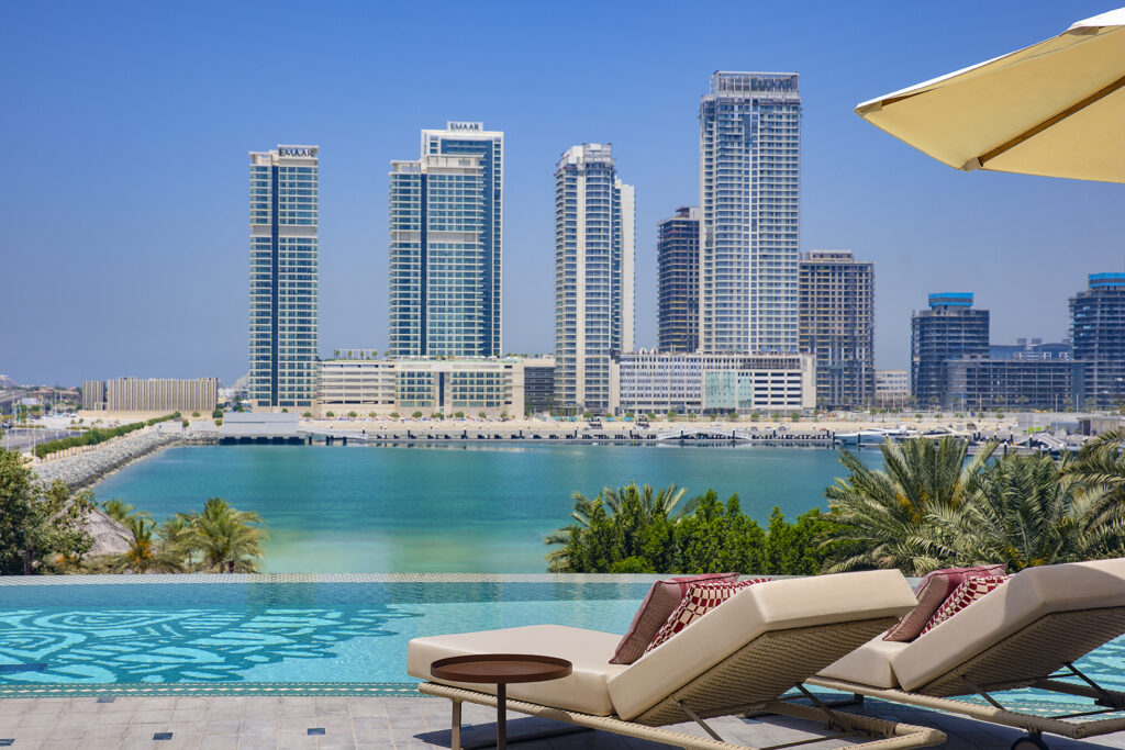 W Dubai - Mina Seyahi Pool (2)